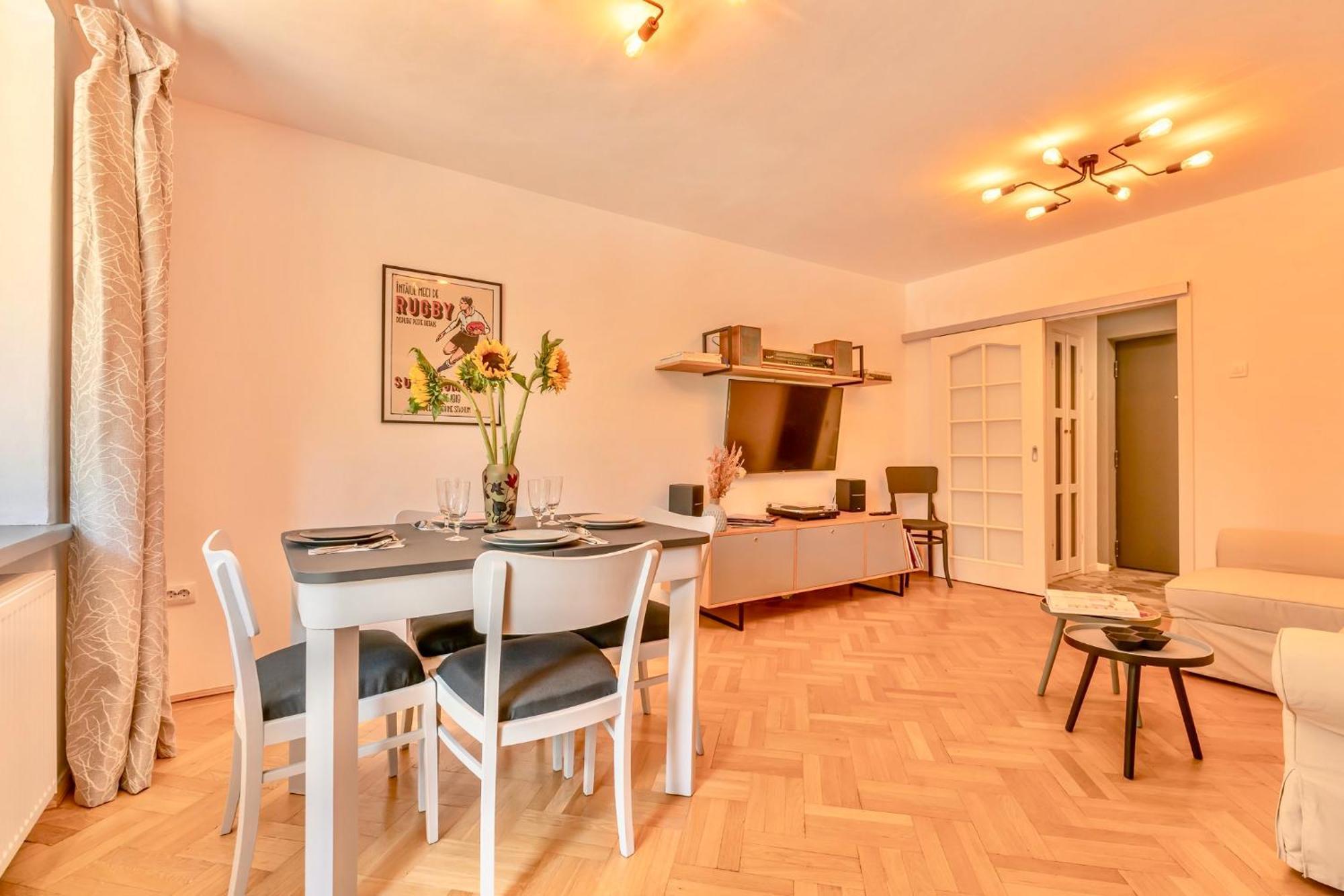 Castanilor 6 - Hip Industrial Apartment Close To City Centre Braszów Zewnętrze zdjęcie