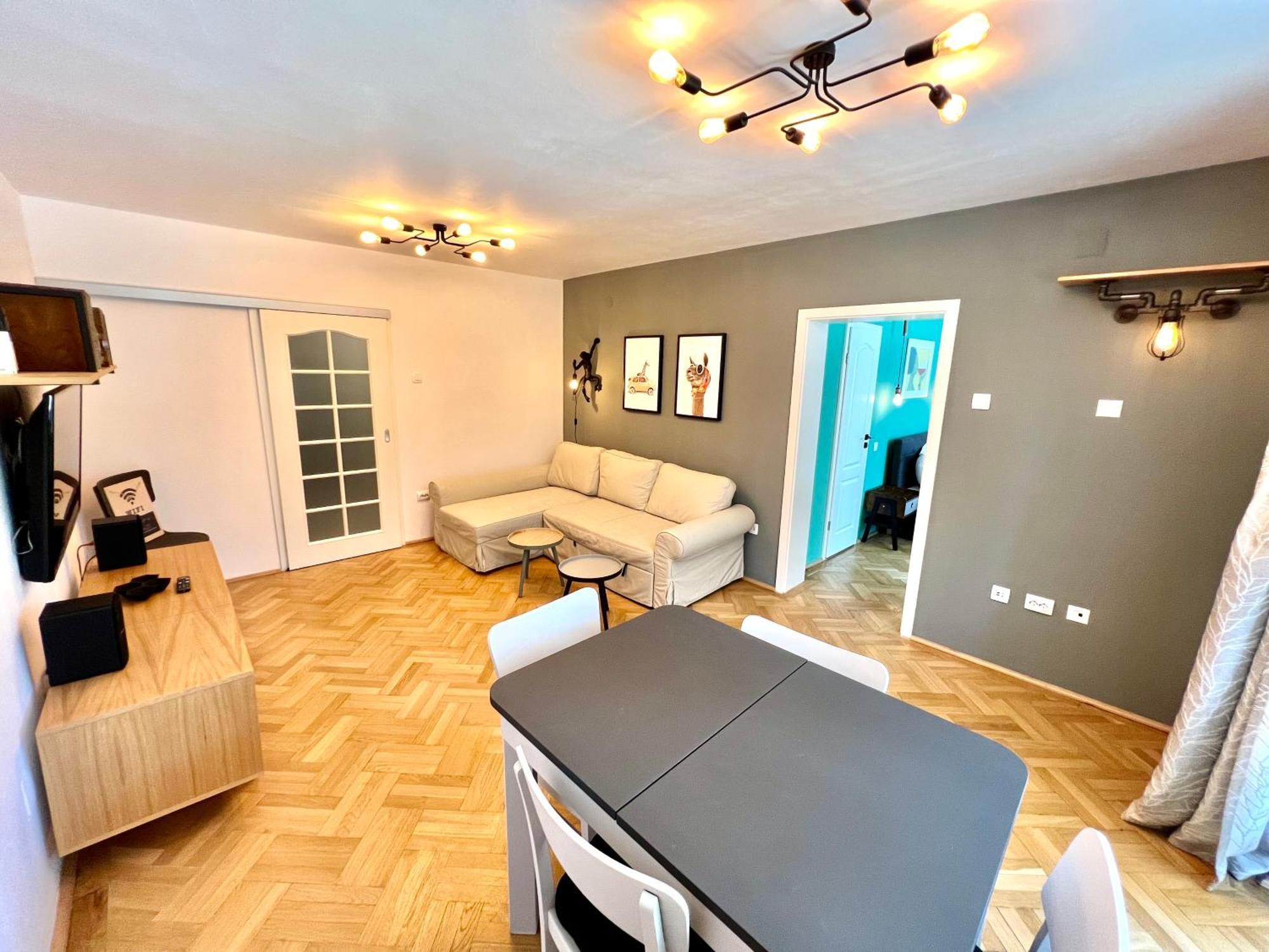 Castanilor 6 - Hip Industrial Apartment Close To City Centre Braszów Zewnętrze zdjęcie